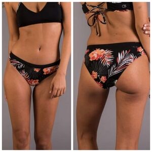 NWOT Sporty Hipster Low Rise Tripical Bikini Bottom